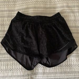 lululemon Hotty Hot Low-Rise Lined Shorts - 4” - 4 - Black/Grey Animal Print